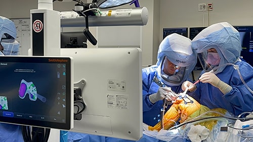 Dr. Su performing CORI Robotic TKR